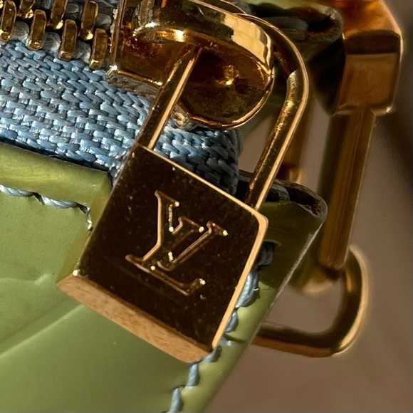 Louis Vuitton Green Vernis Lexington Pouch - Picture 7 of 12